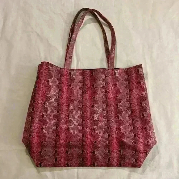 Saks Fifth Avenue tote bag, pink snakeskin, open, no closure, 10”handle,17”x 14” - Picture 2 of 7